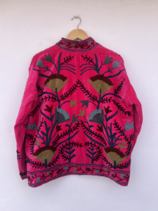 Veste courte réversible en velours Suzani, rembourrée en coton, brodée à la main, style bohème vintage, taille unique, vêtements ethniques multicolores, prix de gros - Product Image 4