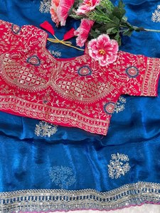 Sari de créateur Fendy en satin de soie brodé de sequins, avec travail Aari contrastant, entièrement cousu, pour mariage et soirée - Product Image 5