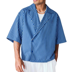 Nuova <span class=keywords><strong>Camicia</strong></span> Casual da <span class=keywords><strong>Uomo</strong></span> Oversize <span class=keywords><strong>a</strong></span> <span class=keywords><strong>Righe</strong></span> <span class=keywords><strong>Blu</strong></span> <span class=keywords><strong>e</strong></span> Bianche <span class=keywords><strong>a</strong></span> Maniche Corte, Comoda <span class=keywords><strong>e</strong></span> <span class=keywords><strong>a</strong></span> Doppio Petto, Tessuta per l'Estate - Product Image 1