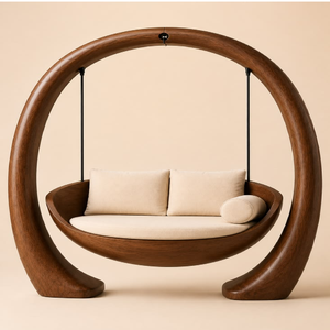 Columpio con techo de madera y banco blanco con cojines de asiento gris claro, disponible a precios de mayorista. - Product Image 3