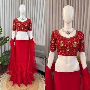 ชุดเลเฮนกาโชลีผ้าจอร์เจตต์สีแดงสุดหรู ประดับเลื่อมหนัก ปักลายด้วยดิ้นทอง พร้อมเสื้อปักลาย สำหรับงานแต่งงานแบบอินเดียและปากีสถาน ทรงเมอร์เมด กางเกงกากร่าแบบอินเดีย - Product Image 4