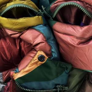 Chaquetas de lona acolchadas con capucha para hombre, personalizadas, de invierno, 100% poliéster, rellenas de fibra, impermeables, a prueba de viento, transpirables, estilo urbano. - Product Image 5