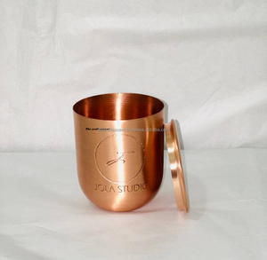 Vente en gros Bougeoir en cuivre avec couvercle et finition brossée Bougeoir en métal vide de luxe moderne avec logo et emballage personnalisés - Product Image 4