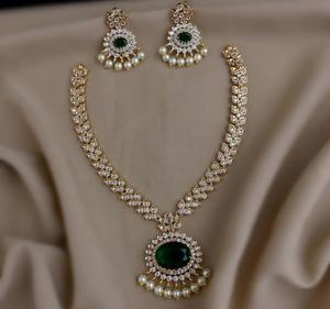 Conjunto de collar de circonita cúbica de calidad premium para mujer, estilo minimalista, collar tradicional indio con hermosos aretes para todas las ocasiones. - Product Image 1
