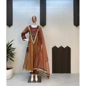 Traje de Fiesta de Diseñador con Dupatta Elegante para Indias y Pakistaníes para Ocasiones Especiales - Product Image 1