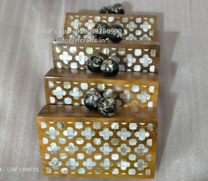 Bolso de noche de madera único con detalles de nácar para eventos especiales y celebraciones - Product Image 1