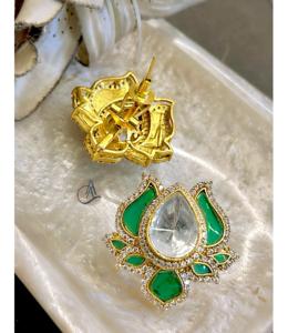 Impresionantes Pendientes de Clip con Soporte Trasero de Diamantes de Moissanita y Circonita Cúbica Chapados en Oro de la Mejor Calidad para Mujer, Ideales para Fiestas y Eventos Nocturnos - Product Image 1