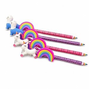 Ensemble cadeau de papeterie en bois personnalisé, 3 pièces, ensemble de crayons mignon arc-en-ciel licorne alpaga avec taille-crayon et gomme OEM - Product Image 1
