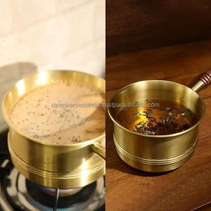 Poêle à thé en laiton au design moderne avec poignée en bois pour faire bouillir le thé, le café, le lait et cuisiner - Product Image 4