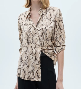 Camisa de Moda para Mujer, Tejida en Rayón, con Estampado de Serpiente, Satinada, con Botones, Manga Larga, con Cuello - Product Image 1