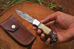 Cuchillo de caza de hoja fija de acero de Damasco con mango de hueso y funda de cuero - Product Image 2