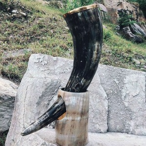 Authentique mug à boire en corne de Viking, artisanal, poli, avec sculpture animale, décoration rustique médiévale - Product Image 6