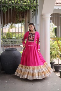 Indisch-pakistanisches, locker geschnittenes Kleid im Ayon-Stil mit langen Ärmeln, elegantes, langes Partykleid für Damen, stilvoller Anarkali-Stil - Product Image 3