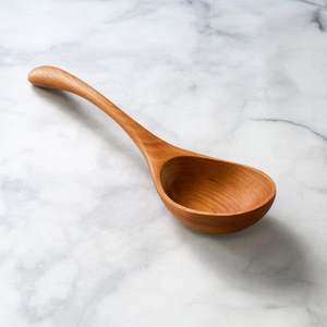 Cuchara de Cocina de Madera de Mango Hecha a Mano, Diseño Sostenible, Utensilio de Cocina Ecológico - Product Image 1