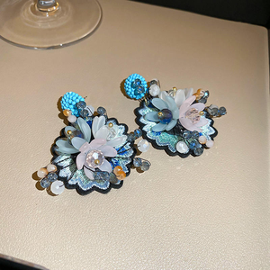 Boucles d'oreilles brodées de perles de riz, style européen et américain, tendance, rétro, exagérées, haut de gamme, nouveauté - Product Image 4