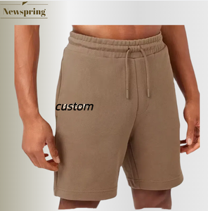 กางเกงขาสั้นผู้ชายผ้าวอร์สเตดแบบมีเชือกผูกเอว พิมพ์โลโก้ได้ตามต้องการ ระบายอากาศได้ดี เป็นมิตรกับสิ่งแวดล้อม แห้งเร็ว สไตล์ลำลอง ลุควินเทจ ซักแบบวินเทจ ล้างสีแบบแอซิด ทรงหลวม - Product Image 1