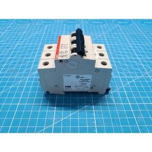 เบรกเกอร์ขนาดเล็ก 3 โพล ABB S200 ซีรีส์ S203U K50A มือสอง สภาพเดิม อะไหล่อุปกรณ์เซมิคอนดักเตอร์รุ่นเก่า - Product Image 1