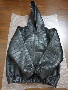 เสื้อแจ็คเก็ตหนังแกะสีดำสำหรับผู้ชาย ลายนูน  แบบสวมหัว สไตล์ลำลอง สำหรับฤดูหนาว - Product Image 4