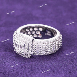 แหวนเพชรโมอิสซาไนต์เงินแท้ 925 ดีไซน์ทันสมัย ประดับเพชรทรงสี่เหลี่ยมตรงกลาง สำหรับเครื่องประดับที่โดดเด่นและทันสมัย - Product Image 2