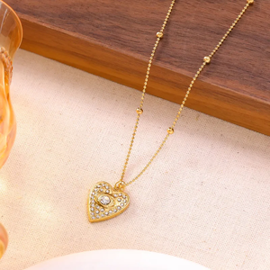 Collar con forma de corazón para mujer en acero inoxidable 304 con baño de oro real de 18K de 0.03µm de grosor e incrustaciones de cristal en cadena de cable. - Product Image 3