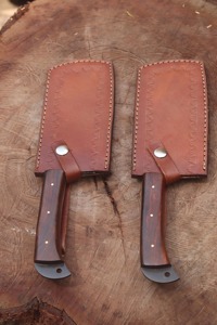 Cuchillo de carnicero hecho a mano de acero al carbono con mango de madera ambidiestro, ecológico, para cortar carne y preparar alimentos. - Product Image 6