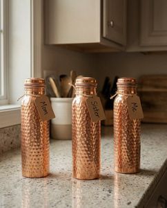Bouteilles en cuivre avec étiquettes cadeaux - Product Image 3