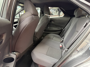 Toyota C-HR Hybride FWD Édition Business Phares LED Avertisseur de sortie de voie Moniteur d'angle mort Système de pré-collision SUV d'occasion - Product Image 5