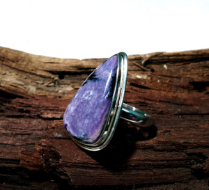 Bague en charoïte naturelle, argent sterling 925 massif, faite à la main, cabochon en forme de poire violet, style bohème, certifiée par un tiers - Product Image 3