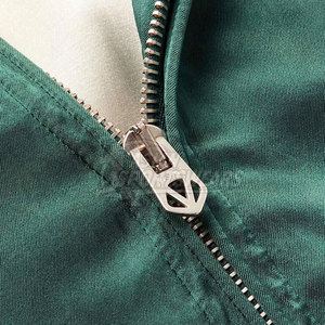 เสื้อแจ็คเก็ตผ้าซาตินสำหรับผู้ชาย ทนทาน น้ำหนักเบา ระบายอากาศได้ดี สไตล์คนเมือง สวมใส่สบาย ทรงหลวม คอลเลคชั่นเสื้อคลุม - Product Image 3