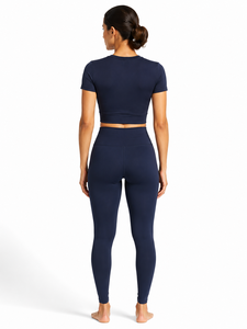 Ensemble de yoga noir 2 pièces : Crop top dos nageur à col ras du cou et Legging taille haute longueur intégrale, avec surpiqûres contrastées, en Spandex/Nylon sans couture - Product Image 2