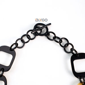 Collier chaîne géométrique en corne de buffle, bijoux de style urbain moderne pour femmes, ornement artisanal écologique, vente en gros - Product Image 3