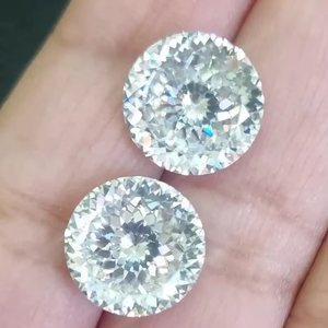 Moissanite blanche de 15 mm, taille portugaise, effet diamant |   Bague en diamant moissanite et bijoux personnalisés - Product Image 2