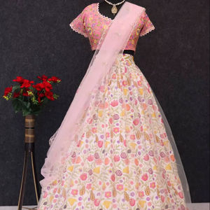 ชุดเลเฮนกาผ้าไหมชินอนพรีเมียมสไตล์อินเดีย ดีไซน์เนอร์เลเฮนกาแบบบอลลีวูด สำหรับงานปาร์ตี้ งานแต่งงาน ขายดีที่สุด แฟชั่นสำหรับผู้หญิง ชุดสำหรับงานเทศกาล - Product Image 1