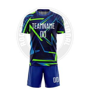Ensemble d'uniformes de football personnalisés pour équipe, maillot et short durables et à séchage rapide pour les entraînements, les matchs et les tournois - Product Image 1