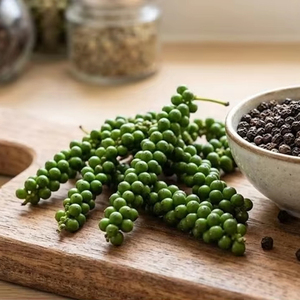 Poivre noir en poudre de qualité supérieure 550GL, épice au goût intense, idéal pour la cuisson au rôtissoire de l'agneau et du bœuf, les plats chauds et la vente en gros - Product Image 1