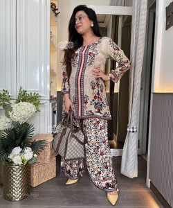 Ensemble coordonné en crêpe naturel fantaisie, imprimé numérique et orné de diamants faits main, pour usage quotidien, prix de gros, vêtement ethnique, couleur bordeaux - Product Image 4