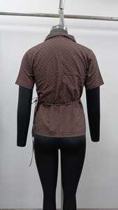 เสื้อเชิ้ตผู้หญิงลายจุด คอวี แขนสั้น ติดกระดุมด้านหน้า ดีไซน์ไม่สมมาตร เสื้อลำลองสำหรับฤดูร้อน - Product Image 2