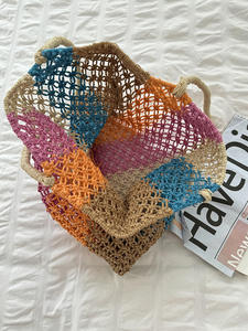 Ilumina tus días de verano con este colorido bolso de hilo natural con un diseño de malla único y asas tejidas cómodas. - Product Image 5