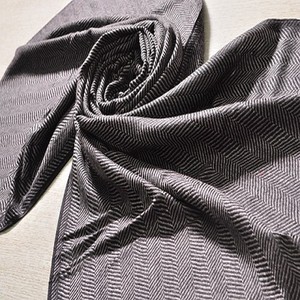 Bufanda y chal de cachemira de lana fina premium, tejido jacquard con diseño tibetano. - Product Image 1