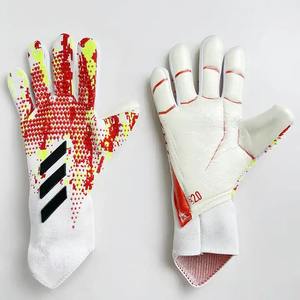 Gant de gardien de but personnalisé noir et blanc avec texture côtelée et paume en latex moucheté pour une performance de football d'élite - Product Image 5