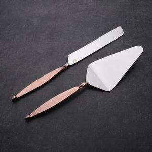 Couteau à gâteau classique en acier inoxydable au design intemporel, idéal pour les mariages, les fêtes et les événements formels - Product Image 2