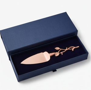 Ensemble de service à gâteau en acier inoxydable finition or avec poignées en forme de feuille de brindille, idéal pour les mariages, les cadeaux, les fêtes, les anniversaires et autres occasions - Product Image 6