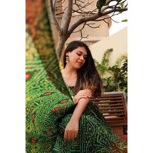 Robe Bandhej avec dupatta vert jardin, col carré, taille XS, taille naturelle - Product Image 2