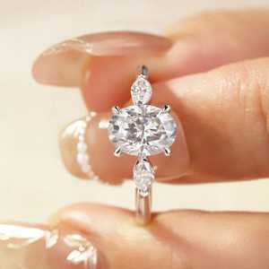 Precioso Anillo de Tres Piedras de Moissanita con Corte Oval y Marquise de 1 Quilate para Mujer, Plata de Ley 925, Regalo de Boda para Novia - Product Image 1