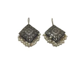Pendientes de estilo indio para mujeres y niñas, aretes de lazo, de latón plateado, artificial, venta al por mayor - Product Image 1