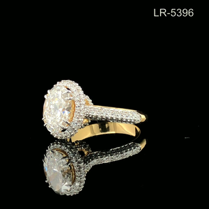 Anillo de Compromiso con Diamante de Corte Ovalado para Mujer, Oro Blanco de 14K, Certificado IGI, Estilo Clásico con Diamantes Laterales - Product Image 3