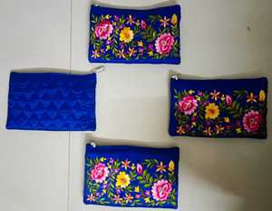 Pochette zippée brodée de fleurs faite à la main de luxe pour femmes, sac cosmétique en coton bleu royal, organiseur de voyage multifonctionnel - Product Image 1