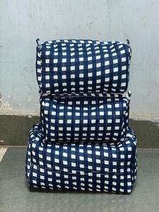 Bolsa de Cosméticos de Viaje de Algodón Acolchado con Estampado Floral Ecológico de Diseño Personalizado - Product Image 5