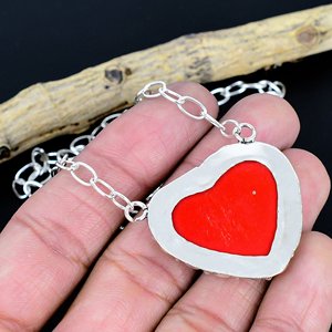 Collar con Colgante de Piedra Preciosa en Forma de Corazón Rojo: Joyería de Diseño Hecha a Mano en Plata de Ley 925 - Product Image 3