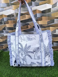 กระเป๋าโท้ทผ้าฝ้ายพิมพ์ลายดอกไม้สไตล์โบฮีเมียนจาก Jaif Textiles กระเป๋าสะพายทำมือพร้อมหูหิ้วสองข้าง ลายใหม่จากราชสถาน - Product Image 4